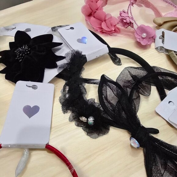 Lot of 17 ✦ Girl’s Headbands ✦ Floral, Glitter, Festive Variety NWT - Picture 11 of 14